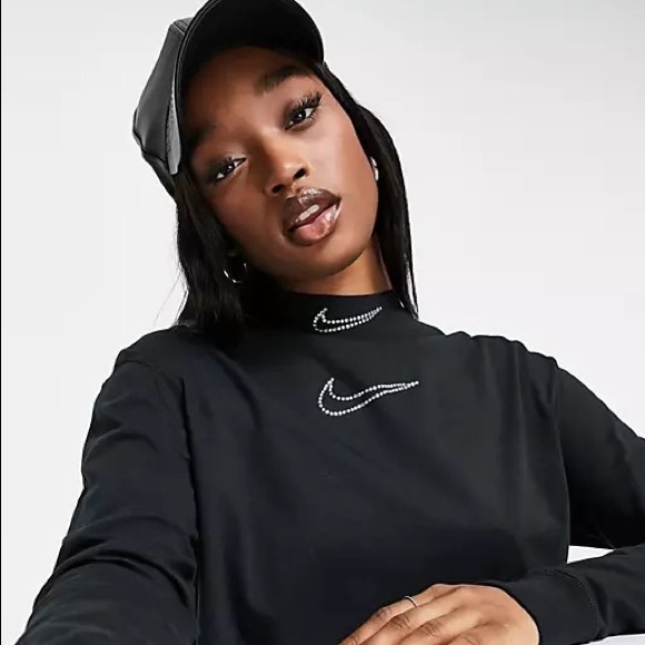 nike turtleneck crop top
